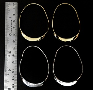 ต่างหูห่วงแบบ2022มาใหม่สำหรับผู้หญิงเครื่องประดับทองเหลืองบิดเรียบพร้อมโทนสีเงินสีทองสไตล์โบฮีเมียนของขวัญแต่งงาน - Product Image 2