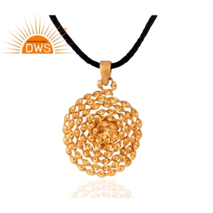 Colgante de Plata de Ley Chapado en Oro Mate, Proveedor de Joyería, Colgante de Diseñador, Collar con Cordón Negro, Fabricante de Joyería India - Product Image 2