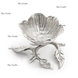 Juego de Tres Tazones Decorativos de Aluminio Plateado, Diseño de Primera Calidad, para Servir en la Mesa - Product Image 5