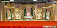 Concept de scène de mariage ouverte traditionnelle Mandap, magnifique scène de réception de mariage, scène ouverte dorée pour les mariages indiens