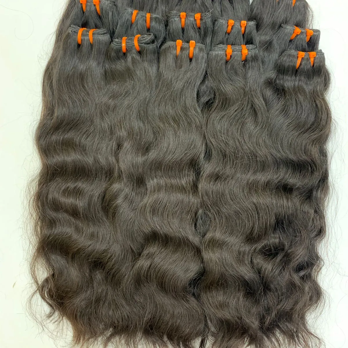 סיטונאי צרור שיער אדם הודי גולמי, חבילות שיער מיושרות לציפורן גולמית, מארגנות שיער אדם זולות כפולות