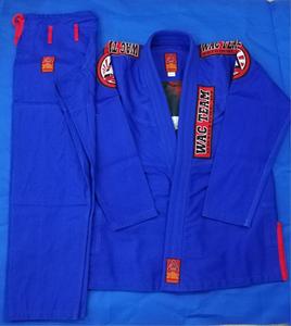 BJJ GI สะดวกสบายพร้อมโลโก้ด้านหน้าสำหรับการฝึกซ้อมและการแข่งขัน - Product Image 1