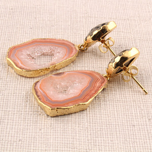 Géode orange naturel tranche druzy avec spinelle noir boucle d'oreille en laiton or plaqué goutte balancent à la main femmes déclaration boucle d'oreille - Product Image 6