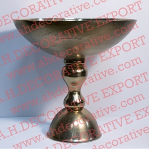 Vaisselle décorée intérieure et extérieure finition argentée avec un nouveau bol Design piédestal servant de fleurs - Product Image 3