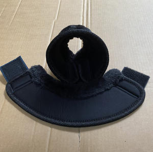 Bottes de clochettes de cheval en néoprène imprimées couleur or de luxe avec fourrure confortable Taille personnalisable et logo Protection de portée durable - Product Image 3