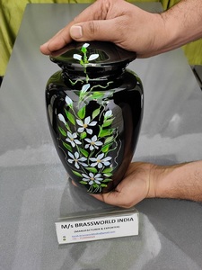 Urna de cremación para adultos pintada a mano por Brassworld India Premium Funeral Supplies - Product Image 6