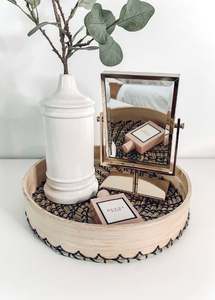 Plateau de service rond en rotin de haute qualité avec un design marron tissé Parfait pour les cadeaux du Ramadan et le service de nourriture - Product Image 2