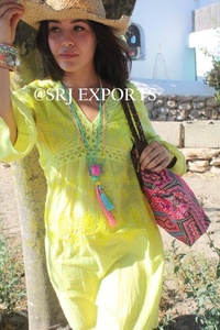 Robe d'été chic et rêveuse style hippie bohème, sexy, col en V, motif floral, couleur citron, dentelle ajourée, coton, manches longues, mini-tunique - Product Image 6