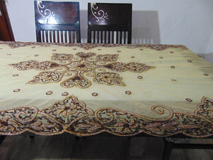 Khăn Trải Bàn 6 Chỗ Thêu Màu Vàng Kim - Product Image 4