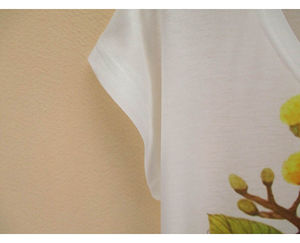 Camiseta de manga corta para mujer, ropa con estampado de flores y jarrón, a la venta - Product Image 4