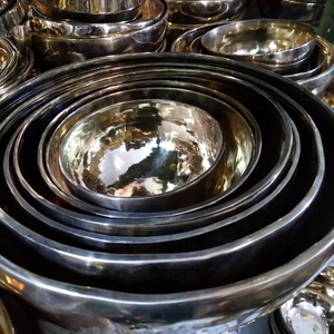 Bols chantants faits à la main pour chakra racine Exportateur d'instruments et d'accessoires de musique de qualité supérieure - Product Image 1