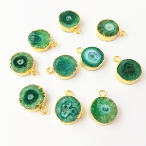 Impresionante Colección de Dijes Unisex de Plata de Ley con Druzy Solar, Cuarzo Solar Verde y Baño de Oro - Product Image 1