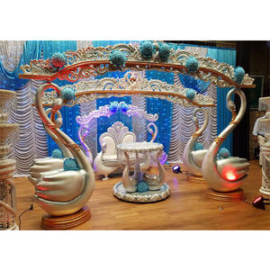 Superbes décorations de mariage en Inde du Sud Magnifique cygne blanc Mandap pour les mariages Bollywood - Product Image 1