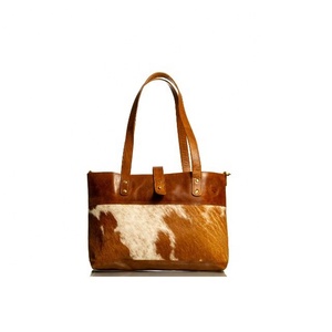 LW Sac fourre-tout en cuir avec poignée en poils de vache véritables pour femmes Sac de voyage et de shopping artisanal Portable pour l'été et l'hiver - Product Image 6