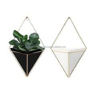 Pot de fleurs suspendu en métal élégant et classique avec système d'auto-arrosage et trou de drainage, écologique pour une utilisation en intérieur/extérieur - Product Image 6