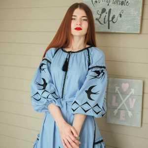 2023 últimos vestidos de lino con bordado Floral ucraniano para mujeres hechos a mano 100% algodón blanco bordado azul acentos para otoño - Product Image 2