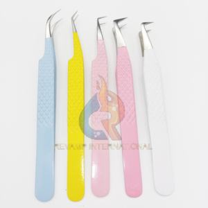 Pince à épiler à prise parfaite à 90/45 degrés de marque privée, extension de cils à pointe incurvée, isolation et méga volume de cils - Product Image 1