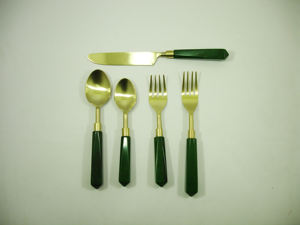 Juego de Cubiertos de Latón Antiguo de Diseño MUY BELLO y Lujoso, con Recubrimiento Dorado PVD y Mangos de Resina Verde, Tenedor y Cuchara - Product Image 3