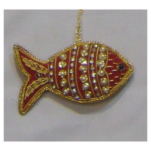 Ornement suspendu en forme de poisson fait main avec perles, style vintage rouge et or, décoration en métal pour la décoration de l'arbre de Noël, la maison et les fêtes du Nouvel An - Product Image 1