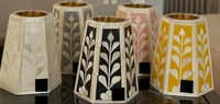 Plateau et encensoir religieux artisanaux, magnifiquement incrustés d'os et de nacre, parfum fraise