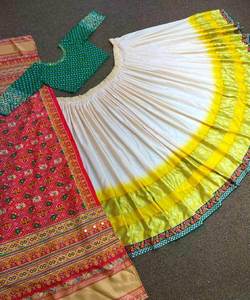 Rich Look Designer Saisonnable Collection Net Soie Gris Couleur Occasion spéciale Fantaisie Indien Femmes Porter Prix de gros en Surat ApparelGarment - Product Image 2