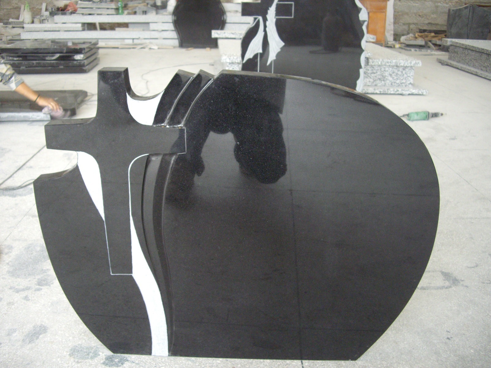 Pierre Tombale de Croix en Granit Noir Brillant de la Chine Shanxi