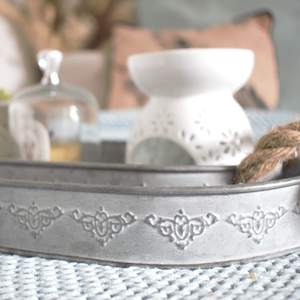 Plateau de service de nourriture en métal galvanisé de forme ovale avec finition polie et poignées de corde de qualité commerciale faite à la main - Product Image 2