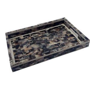 Plateau de service en MDF en bois naturel imprimé marbre en résine noire d'accents de maison Plateau de service décoratif en bois fabriqué à la main pour hôtel - Product Image 1