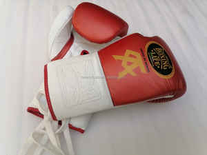 Gants de sparring en cuir de vache rouge et blanc métallisé de couleur personnalisée Gants d'arts martiaux et de boxe de qualité supérieure à lacets - Product Image 4