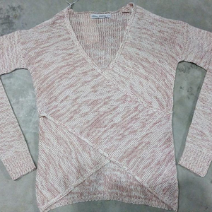 เสื้อสเวตเตอร์ผู้หญิงแบรนด์ดังคุณภาพพรีเมียม คอวี แขนยาว ทรงเข้ารูป สไตล์ลำลอง ผ้าฝ้าย ระบายอากาศได้ดี เหมาะสำหรับฤดูใบไม้ร่วง ผลิตในบังกลาเทศ - Product Image 1