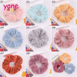 Vente en gros d'accessoires pour cheveux en peluche Style doux Tissu Chouchous pour cheveux Solide Elastique <span class=keywords><strong>Chouchou</strong></span> pour cheveux Fabricant - Product Image 2