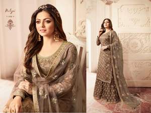 Kembo — Kameez en soie avec des broderies multiples, chef de travail en pierre, Jacquard, point de broderie Zari - Product Image 3