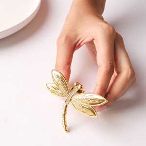 Anillo de servilletas dorado de lujo con libélula dorada, soporte de pañuelos para el hogar, Hotel, oficina, restaurante, resaltar cualquier mesa - Product Image 2