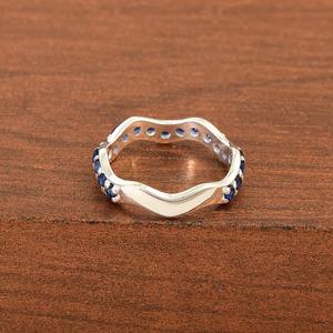 Venta al por mayor Trending 925 Sterling Silver Natural Blue Sapphire Faceted Gemstone Wave Design Eternity Band Joyería de moda para ella - Product Image 4