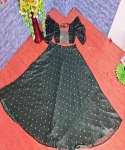 Diseñador pesado indio Lehenga Choli con blusa Ropa de fiesta Precio al por mayor Fabricación de prendas étnicas Mercado textil Surat étnico - Product Image 4