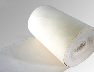 Rouleau de tissu feutré aiguilleté en polyester de haute qualité, matériau non tissé durable et respirant pour usage industriel et automobile - Product Image 1