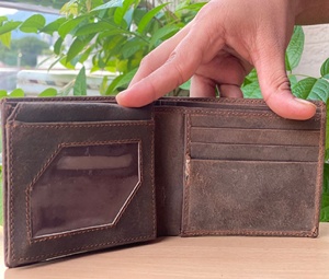 Portefeuille en cuir marron fait à la main pour hommes, élégant et décontracté - Product Image 1