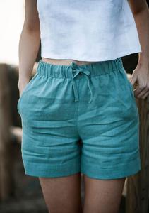 Short élégant pour femmes Tissu confortable et durable respirant pour une tenue décontractée de tous les jours avec un design moderne et élégant - Product Image 5