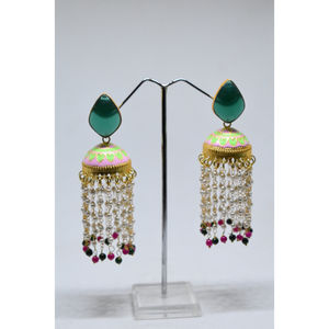 Aretes largos tipo jhumka con acabado dorado mate pintado a mano, estilo tradicional 2025, con piedras de latón, para niñas y mujeres. - Product Image 1