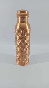 Bouteille d'eau en cuivre pur, design ergonomique incurvé, finition antique et polie, écologique, anti-fuite - Product Image 6