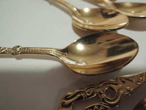 Cuillère de mariage élégante en acier inoxydable couleur or avec poignée en laiton de l'Inde, idéale aussi pour la cuisine à domicile et les hôtels. - Product Image 4