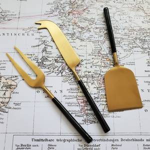 Couteaux à fromage en acier inoxydable avec poignée en forme d'ananas, parfaits pour les événements de mariage élégants, les restaurants et les hôtels. - Product Image 2