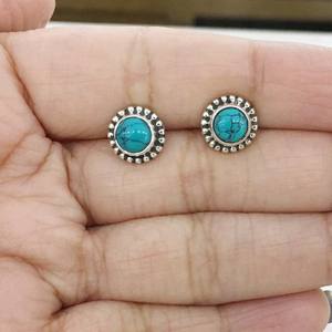 Venta al por mayor en línea 925 pendientes de plata esterlina con piedras preciosas turquesa diseño Popular bisel ajuste incrustaciones para regalo - Product Image 4