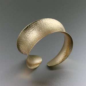 Brazalete de latón de mariposa clásico chapado en oro antiguo para mujer de último diseño - Product Image 2