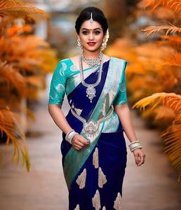 Sari en soie Banarsi pour femmes indiennes avec chemisier à manches courtes - Vêtement de mariage et de fête, design intemporel - Product Image 2