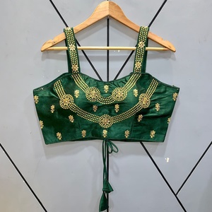 Très belle et élégante fille indienne festive cousue sur une chemise brodée finie à moindre coût avec Surat Alphanumero en gros - Product Image 1