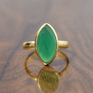 Bague en argent Sterling, pierre précieuse verte naturelle en forme de 1,5mm, plaqué or 18 carats, vente en gros, fournisseur et fabrication de bijoux - Product Image 1