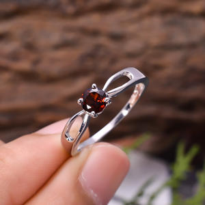 แหวนเงินสเตอร์ลิง92.5 2.1กรัมเพชรพลอยโกเมนสีแดงธรรมชาติแท้แบบเหลี่ยมเพชรพลอยสำหรับผู้หญิงขายส่ง - Product Image 3