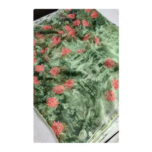 Saree sutra desainer cetak bunga desainer baru dengan pinggiran perak tersedia pada harga pasar terbaik