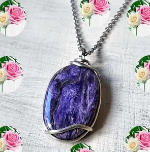 Neu aussehende ovale Form Charoite Stein Halskette Schmuck M en Wear Wire Wrapped Messing vergoldete Halskette für den Sommer Verkauf